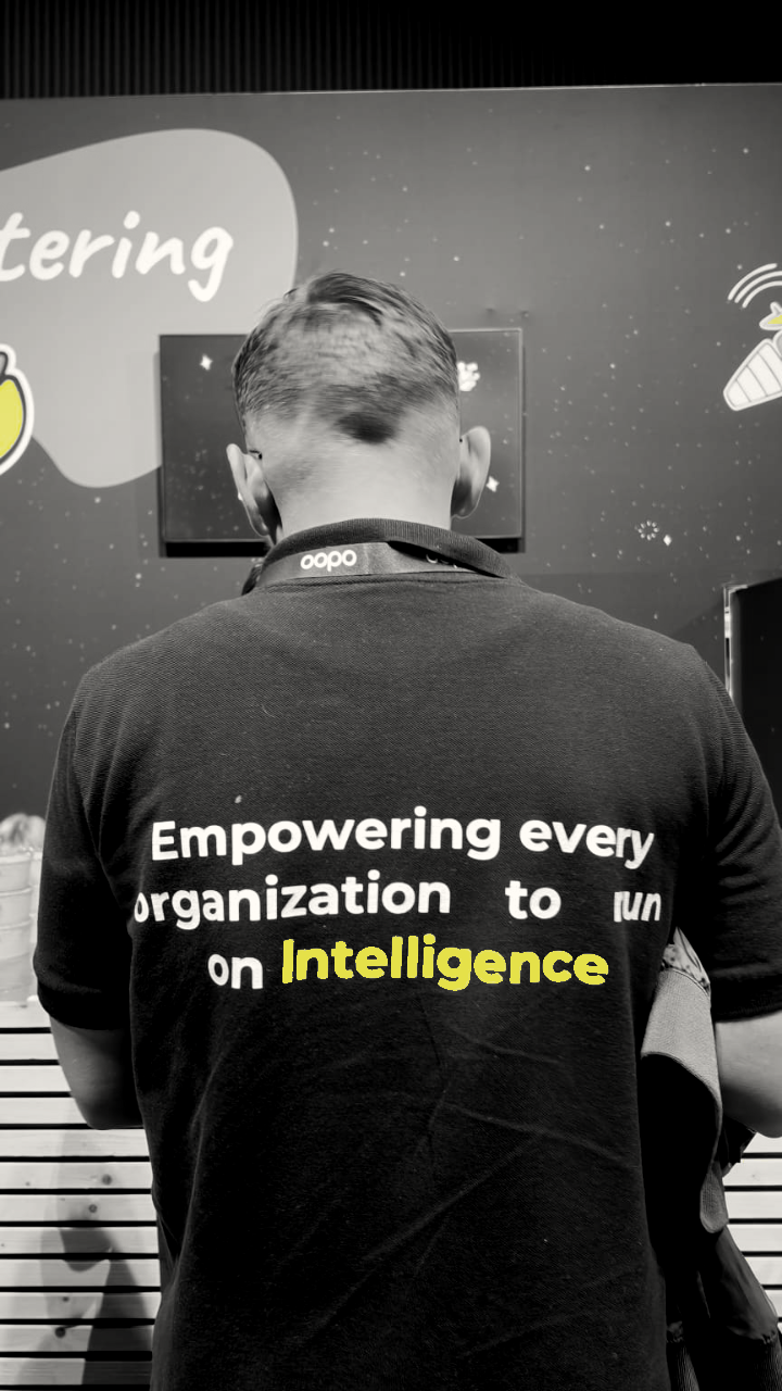 Zero team member wearing a shirt that reads Empowering every organization to run on Intelligence